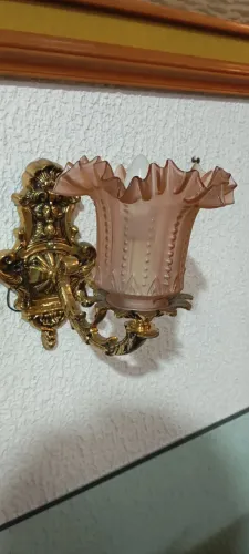 Linda arandela em bronze