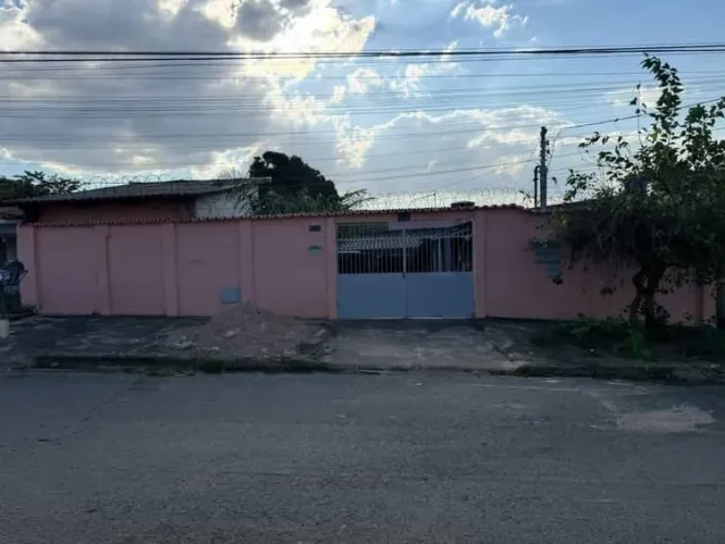 Alugo Casa 2/4 no Setor Morais/Bairro Feliz