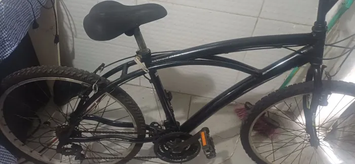Bicicleta aro 26com marchas de alumínio preta