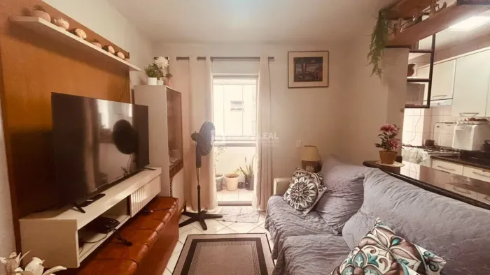 Apartamento 1 Dormitório à Venda em Barreiros | 41 m² | Garagem | Próximo à Estácio | R$ 3