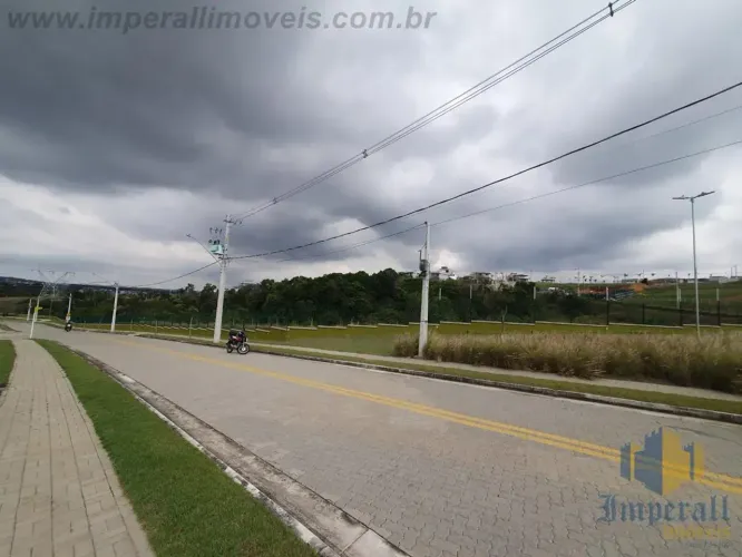 Terreno pequeno aclive 330 m² Condomínio Terras Alpha Urbanova em SJC