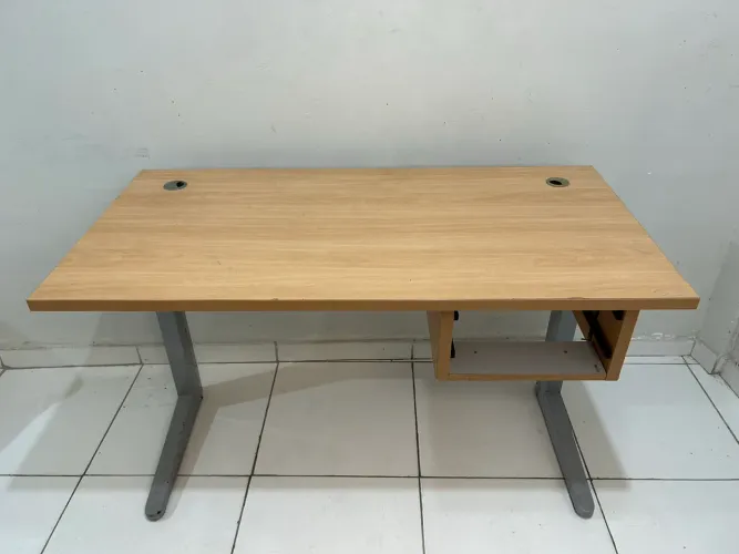 MESA DE ESCRITÓRIO SEM GAVETAS