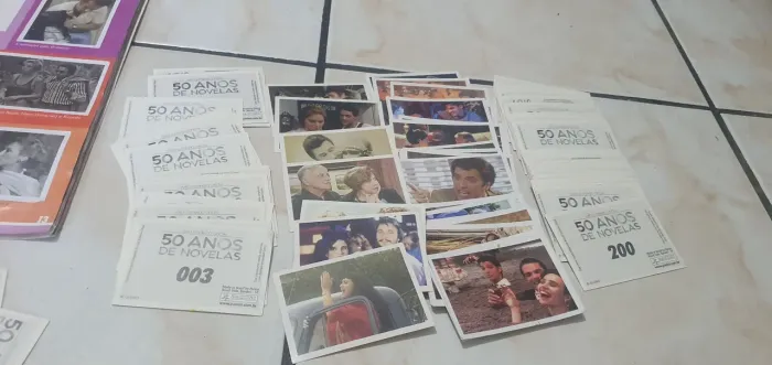 FIGURINHAS 50 ANOS DE NOVELAS 10REAIS CADA 15UNIDADES POR100 E 30UNIDADES 150 E 50 POR 200