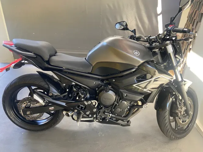 XJ6 N Abs 2017 cinza fosco