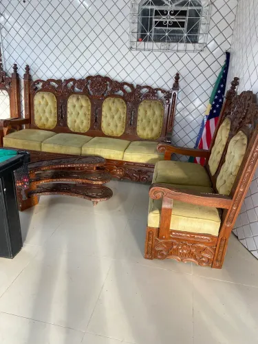 Vende-se sofá colonial 