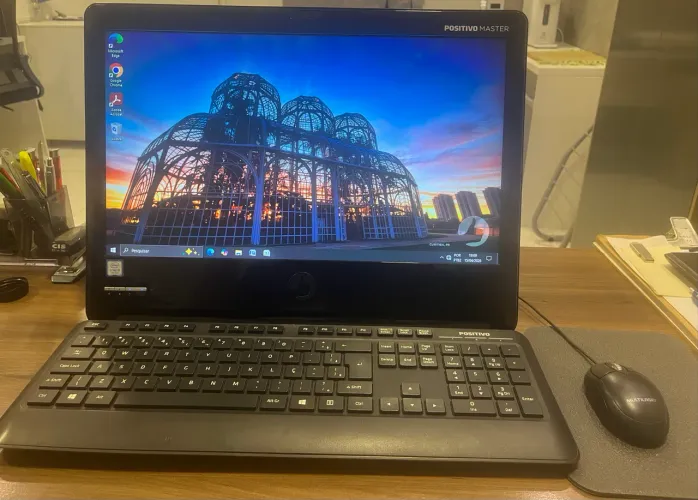 Computador All In One Positivo