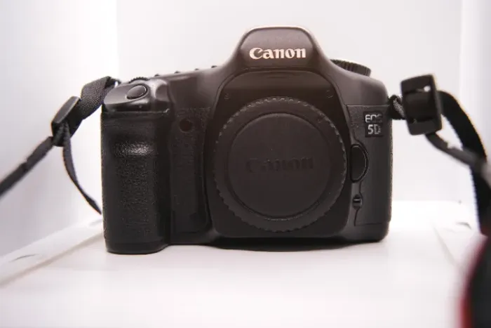 Canon EOS 5D Mark I Full Frame + 3 baterias ? clássica