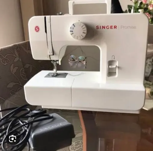 MÁQUINA DE COSTURA SINGER PROMISE 1408 (R$ 500)