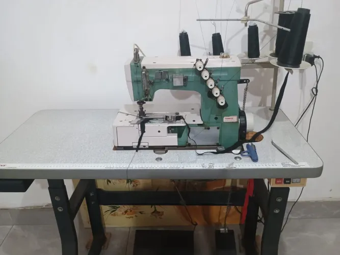 Máquina de costura industrial Galoneira