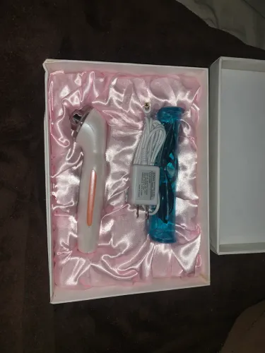 Massageador facial com radiofrequência + led terapia