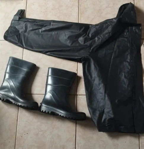 Capa de chuva + bota