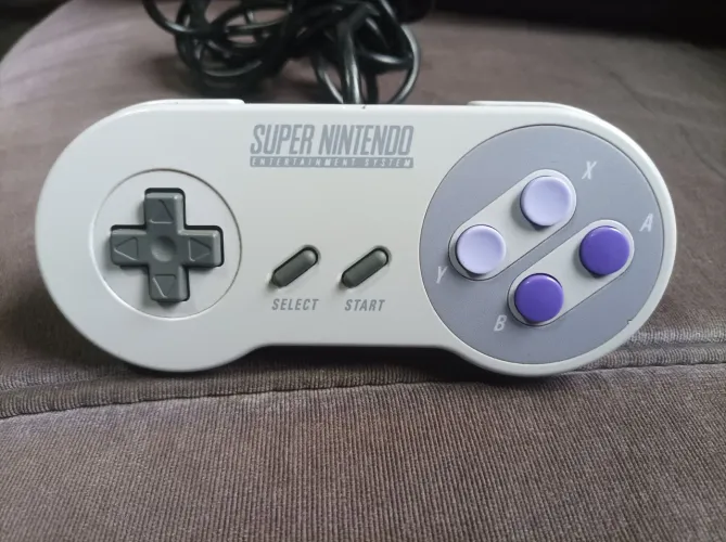 Controle original Super Nintendo bem branquinho