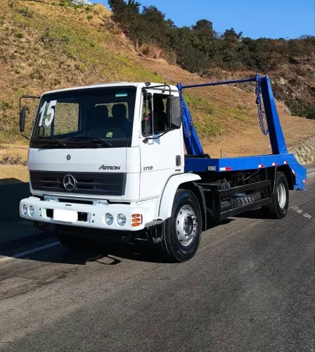 Caminhão Mb 1719 poli guindaste