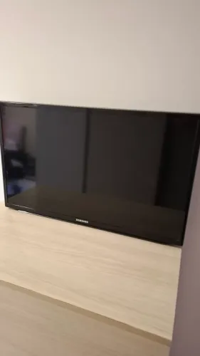 Vende-se TV Samsung 32 polegadas, SEM FUNCIONAR, para rerirada de peças.
