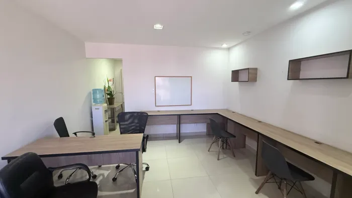 Sala no Ed. Business Center 