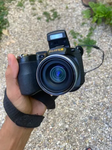 FUJIFILM FINEPIX S2 