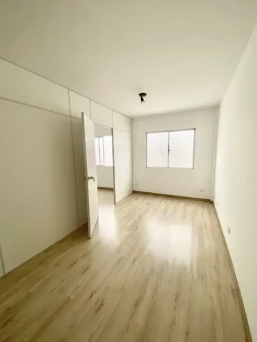 SALA REFORMADA, 35M² NO CENTRO DE CURITIBA/PARANÁ.