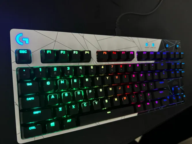 Teclado Mecânico Logitech G Pro Kda League of Legends