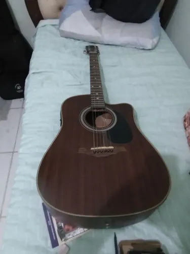 Violão hofma faltando tarracha de afinar