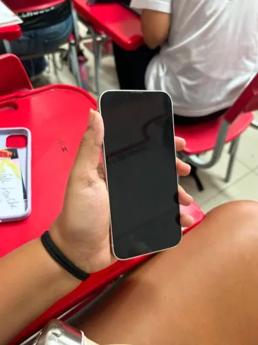 Iphone 13, 128 g. Usado, com 77% de saúde de bateria