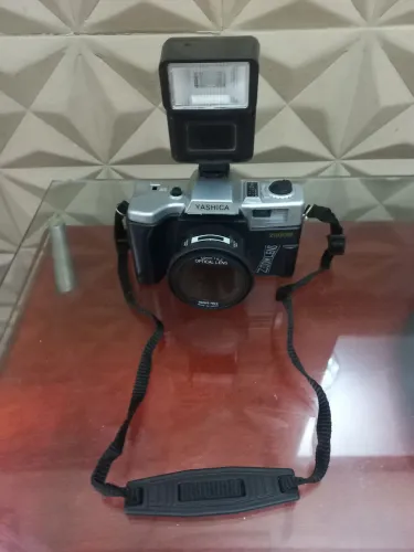 câmera fotográfica analógica vintage Yashica 2000N