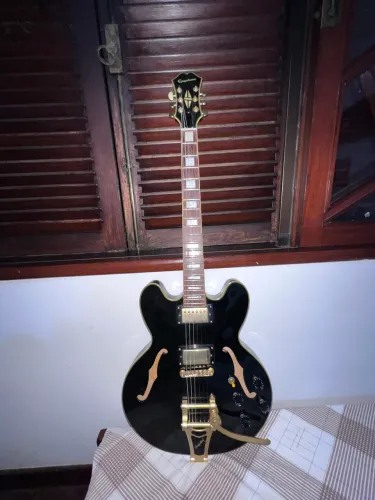 Epiphone ES-335 (Dot) com Bigsby