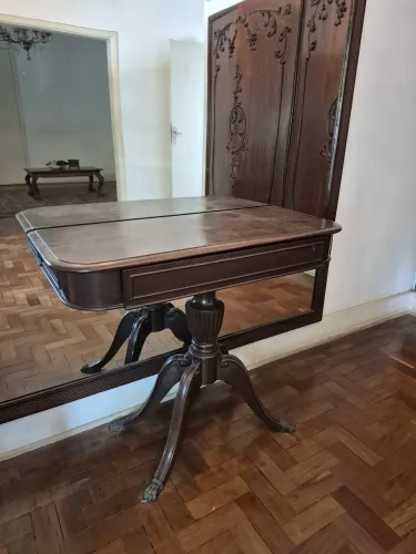 Penteadeira clássica em madeira 