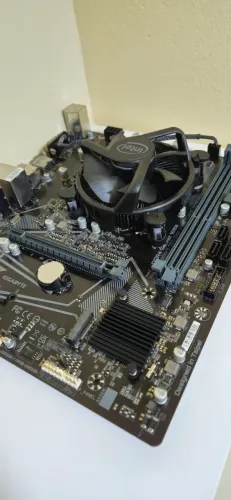 Kit Upgrade: Placa-Mãe Gigabyte H510M H + Processador i3-10105F