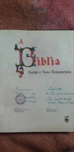 A Biblia Antigo e Novo Testamento coleção completa em 8 volumes - Editora Abril. Capa dura