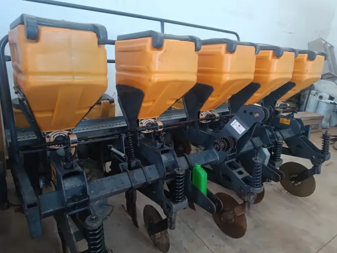 Plantadeira Valtra BP 503