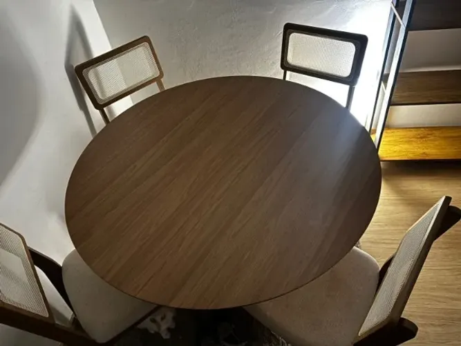 Mesa de jantar redonda + 4 cadeiras
