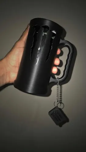 Caneca Monster preta