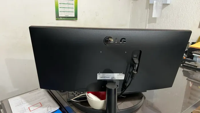 Vendo um monitor LG com defeito