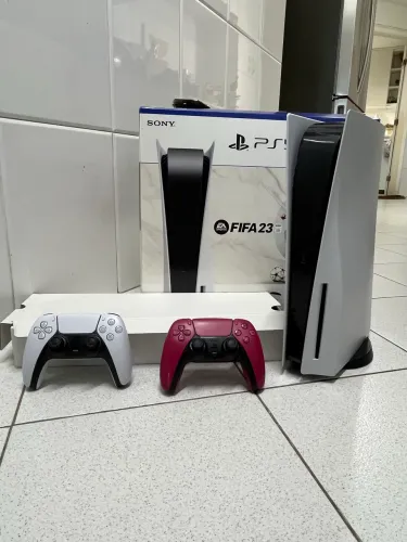 PS5 825GB Com Leitor de Disco + 2 Controles