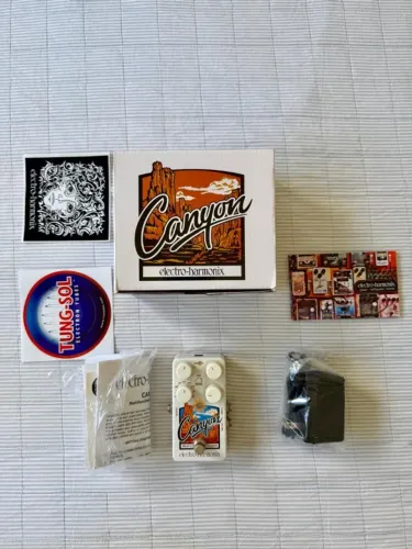 Pedal de Guitarra - Electro-Harmonix Canyon Delay & Looper - pouquíssimo usado - completo