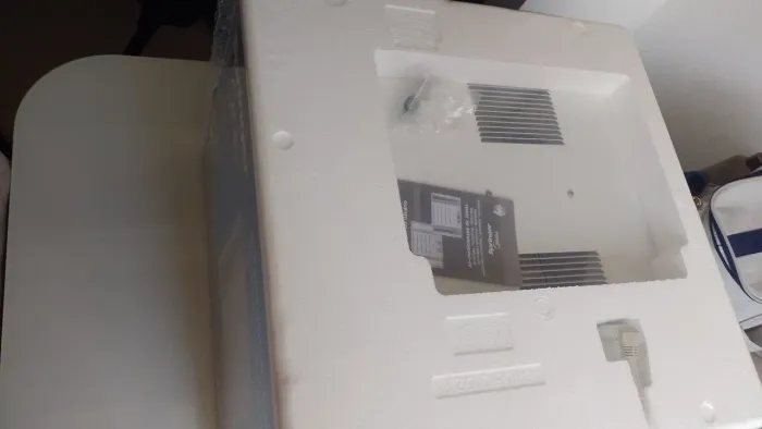 Vendo ar condicionado de janela novo na caixa 7.500 BTUs 110v marca Springer mideia 