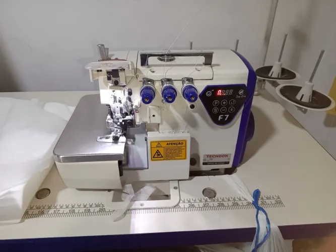 Máquina overloque industrial techook