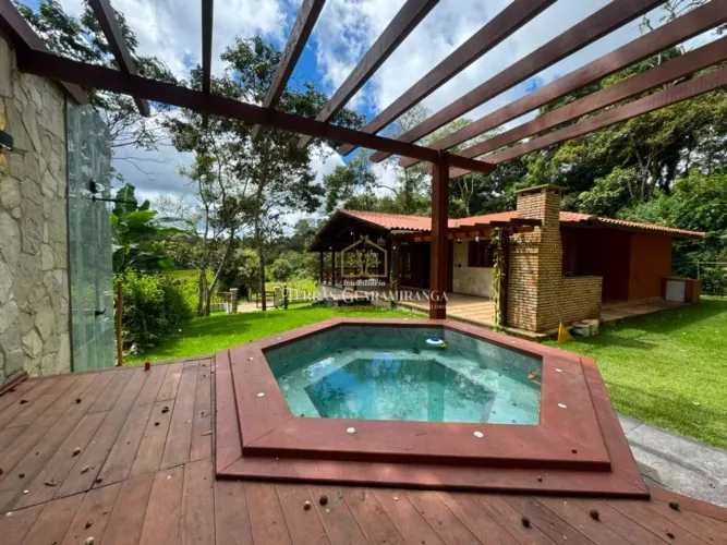 CASA DE MADEIRA COM HIDROMASSAGEM| ESTILO RÚSTICO E SOFISTICAÇÃO EM MEIO À NATUREZA.