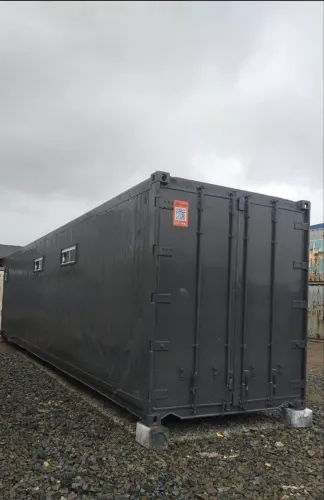 Contêiner Reefer com piso, banheiro, ligação elétrica (110 e 220v) e hidráulica.
