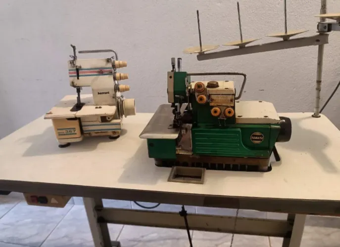 Máquina de costura overclock/ interlock.