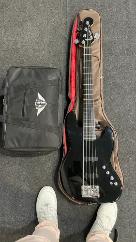 Baixo Squier fender deluxe 5 cordas (troco)