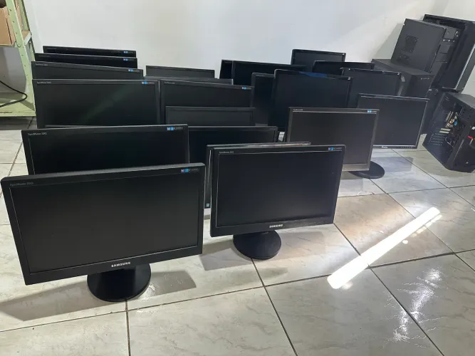 Monitor apartir 190,00 16 polegadas 350,00 20 polegadas so vga loja com garantia