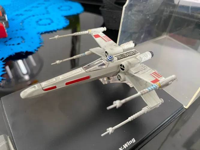 Miniatura Colecionavel Star Wars Nave X-wing Fighter (Usado