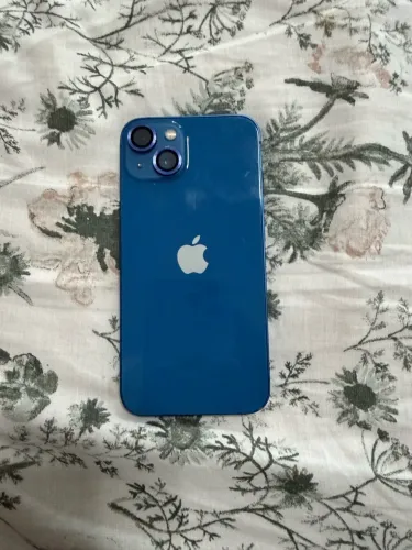 iPhone 13 em excelente conservação, carregador novo!