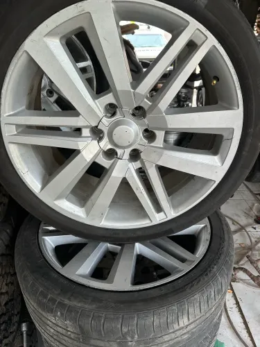 Roda 22 top pra sua camionete. Tudo perfeito 