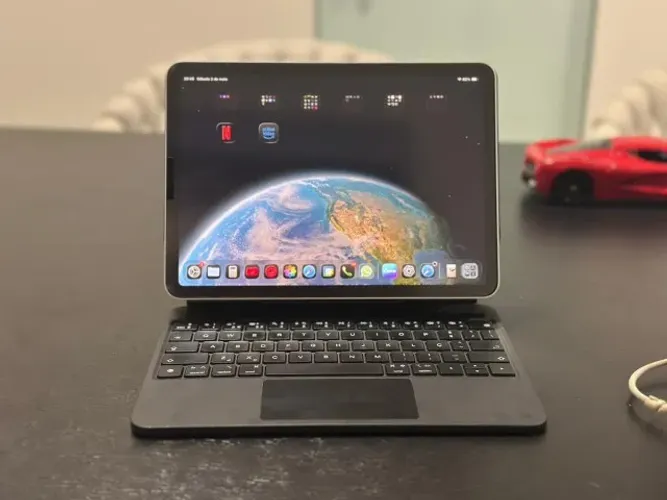 iPad Air 5 (M1) IMPECÁVEL + Teclado + Caixa | Completo | Estado de Novo