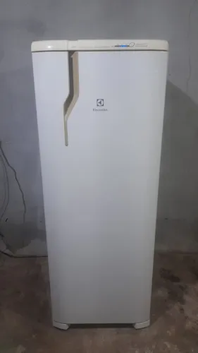 Geladeira electrolux frost free RFE39 