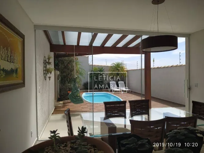 Casa com 3 dormitórios à venda, 300 m² por R$ 1.350.000,00 - Astúrias - Pouso Alegre/MG