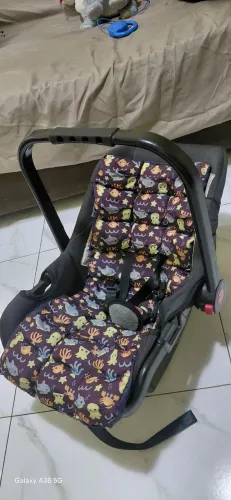 Bebê conforto.