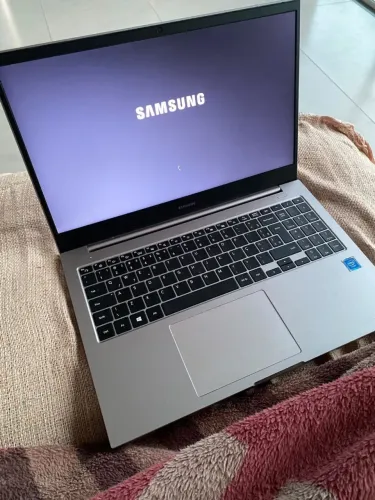 Samsung book E20